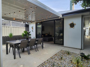 Holiday at the Beach, Spa Bath, King Bed with TV, Christies Beach
